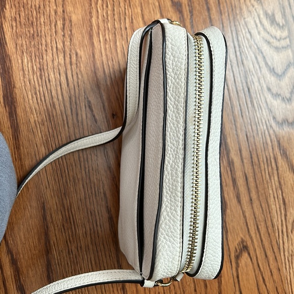 Coach small crossbody. - Picture 5 of 9